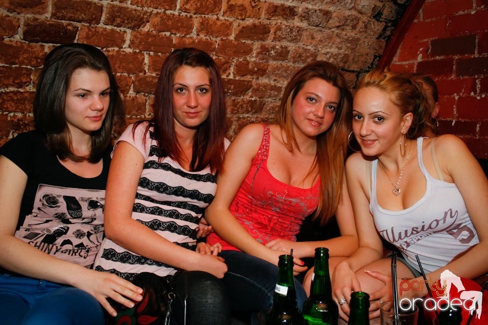 Miercuri seara e party în Club Escape, 