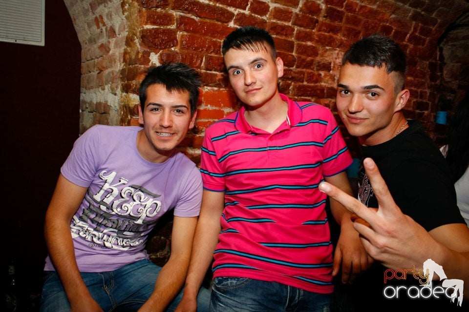 Miercuri seara e party în Club Escape, 