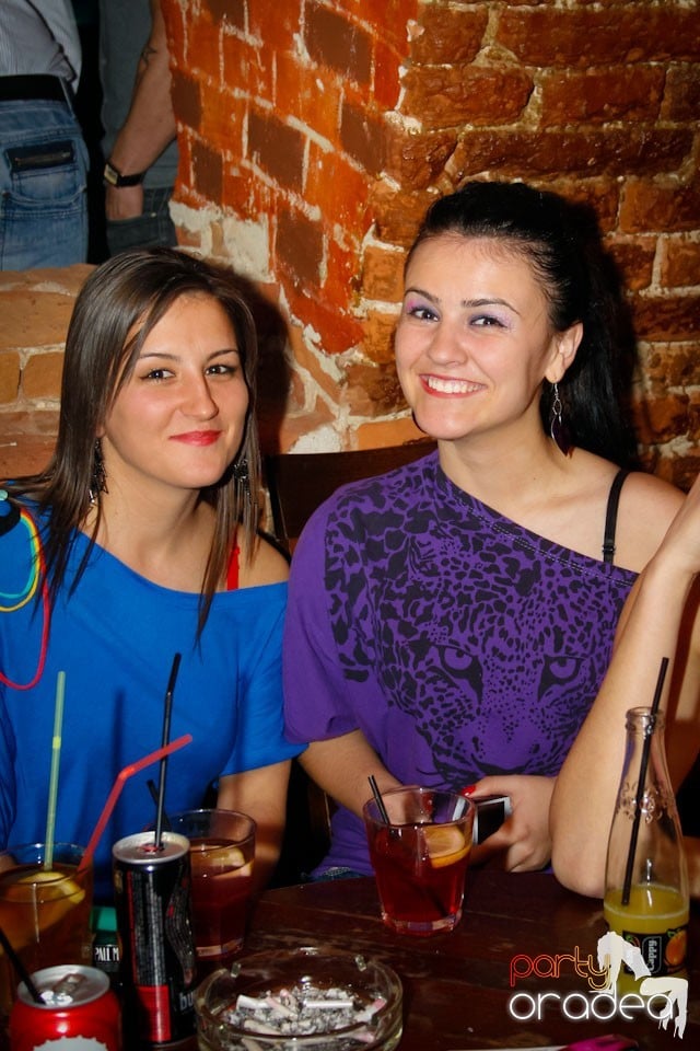 Miercuri seara e party în Club Escape, 