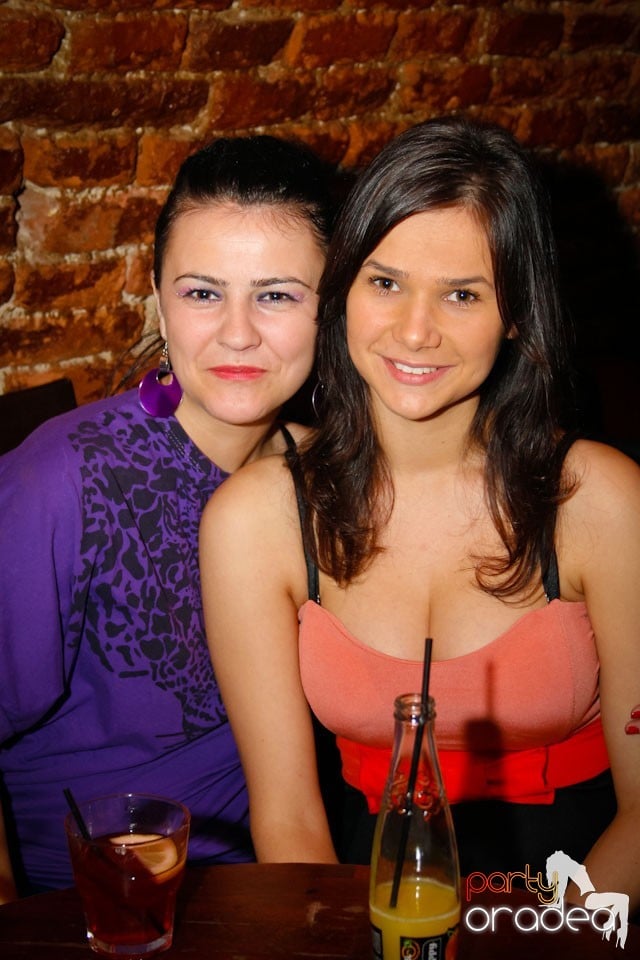 Miercuri seara e party în Club Escape, 