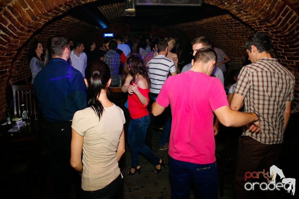 Miercuri seara e party în Club Escape, 