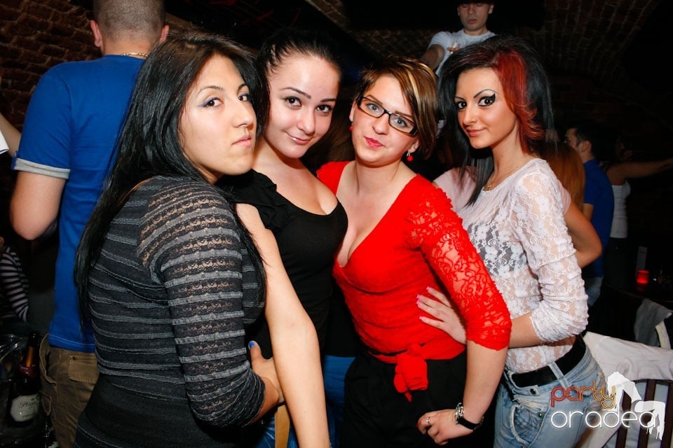 Miercuri seara e party în Club Escape, 