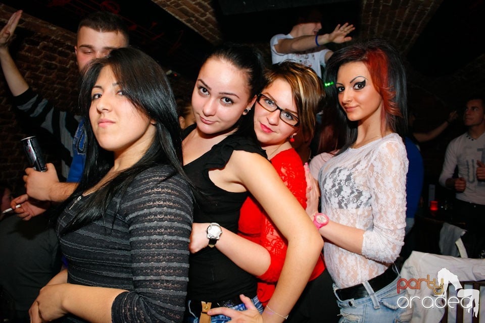 Miercuri seara e party în Club Escape, 