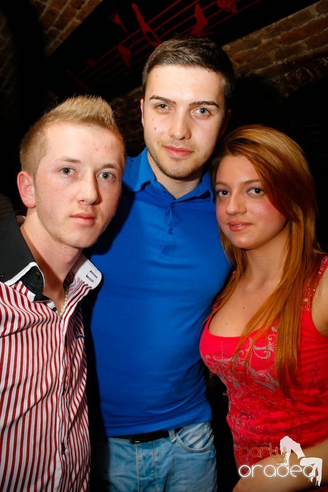 Miercuri seara e party în Club Escape, 