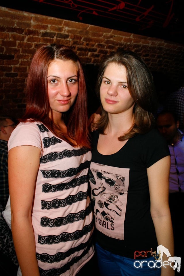 Miercuri seara e party în Club Escape, 