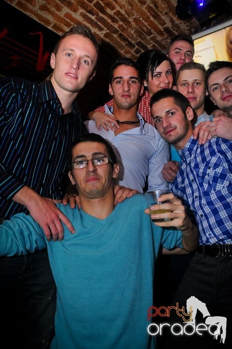 Miercuri seara e party în Escape, 