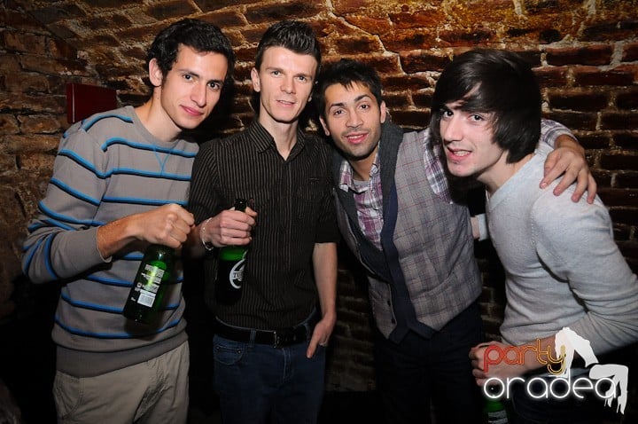 Miercuri seara e party în Escape, 