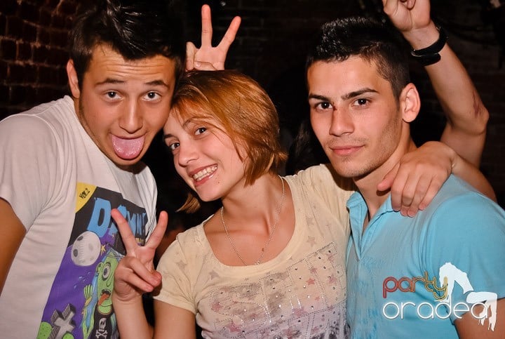 Miercuri seara în Club Escape, 