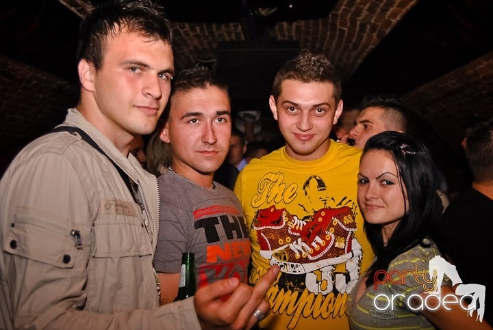 Miercuri seara în Club Escape, 