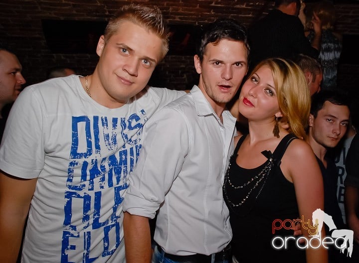 Miercuri seara în Club Escape, 