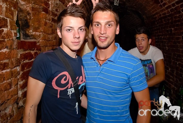 Miercuri seara în Club Escape, 