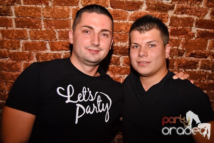 Miercuri seara în Club Escape, 