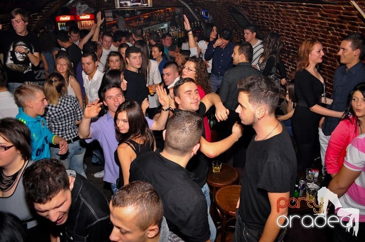 Miercuri seara în Club Escape, 