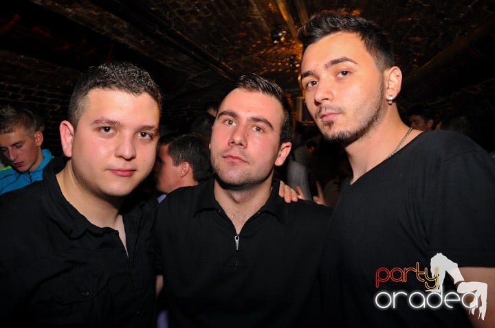 Miercuri seara în Club Escape, 