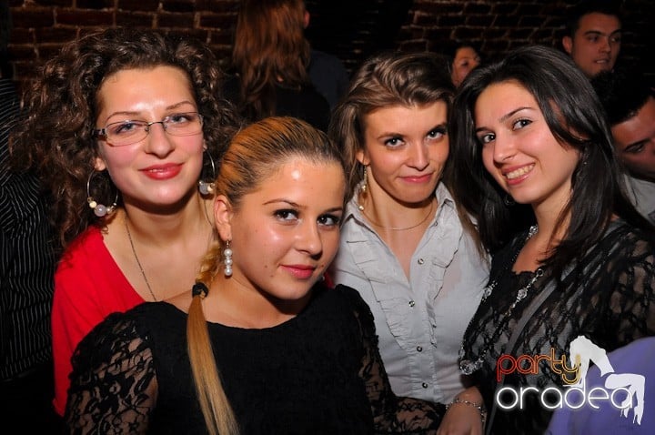 Miercuri seara în Club Escape,