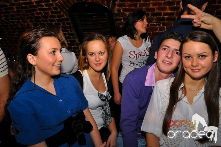 Miercuri seara în Club Escape, 