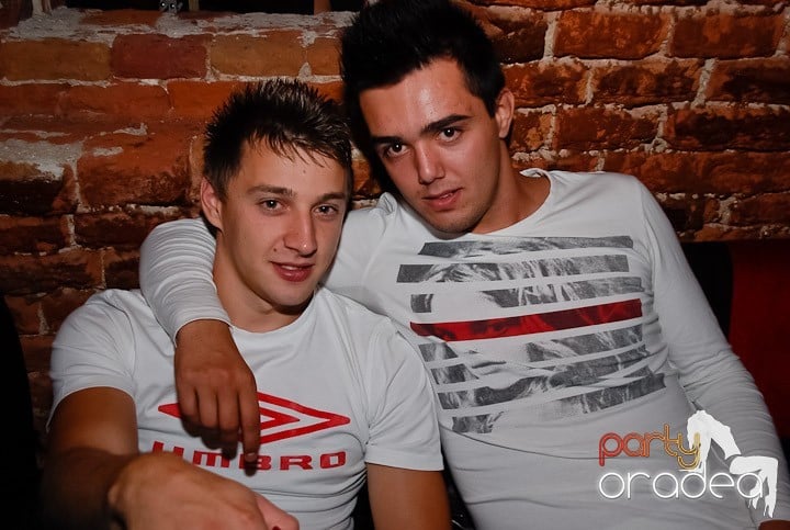 Miercuri seara în Club Escape, 