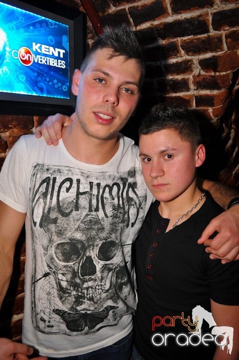 Miercuri seara în Club Escape,
