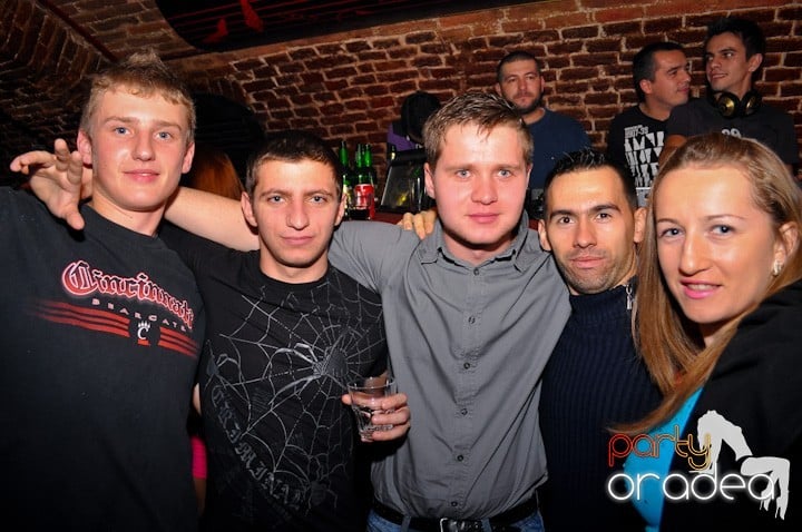 Miercuri seara în Club Escape,