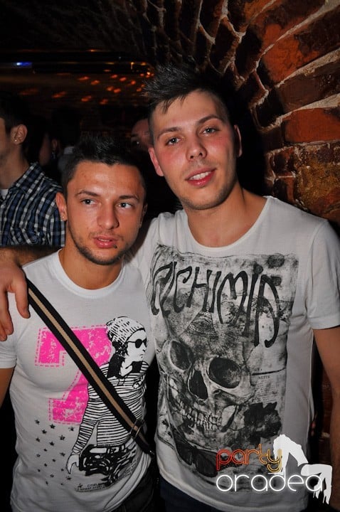 Miercuri seara în Club Escape, 