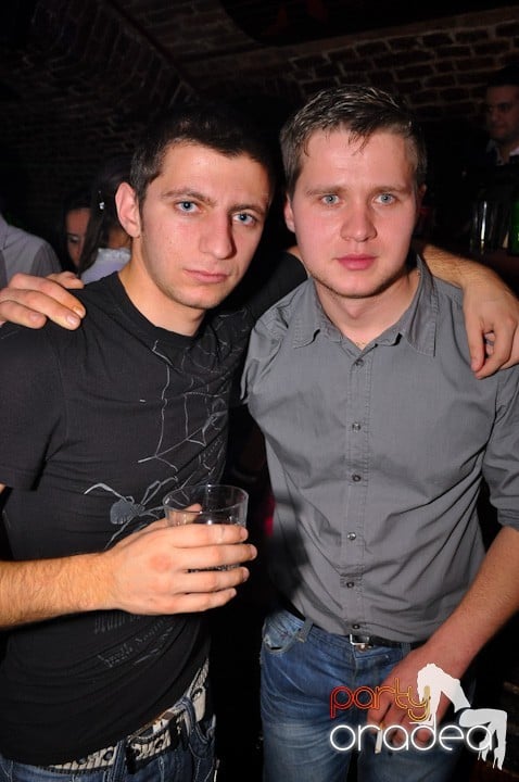 Miercuri seara în Club Escape,