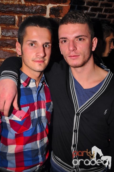 Miercuri seara în Club Escape, 