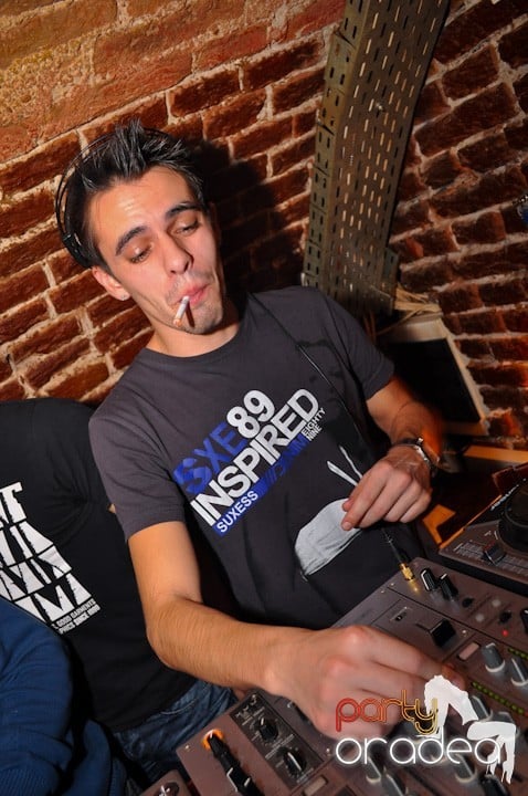 Miercuri seara în Club Escape, 