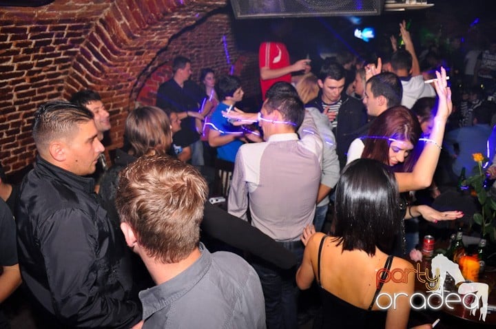 Miercuri seara în Club Escape, 