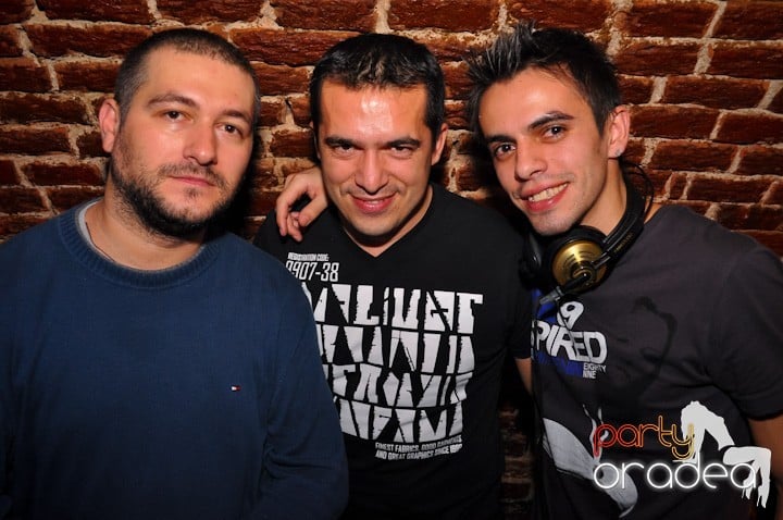 Miercuri seara în Club Escape, 