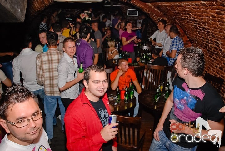 Miercuri seara în Club Escape, 