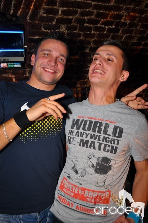 Miercuri seara în Club Escape, 