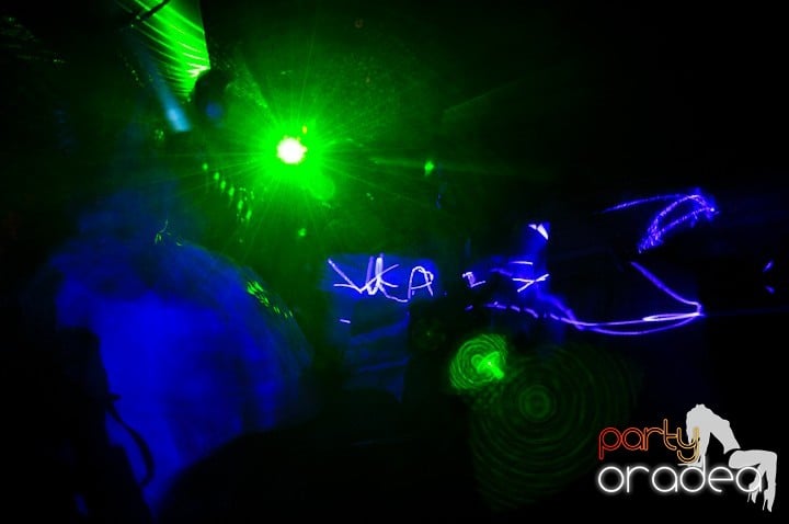 Miercuri seara în Club Escape,