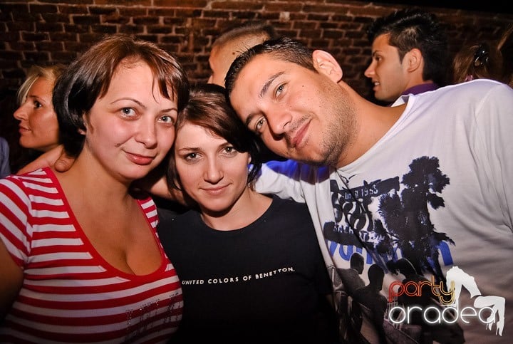 Miercuri seara în Club Escape, 