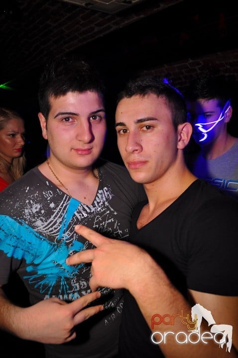 Miercuri seara în Club Escape, 