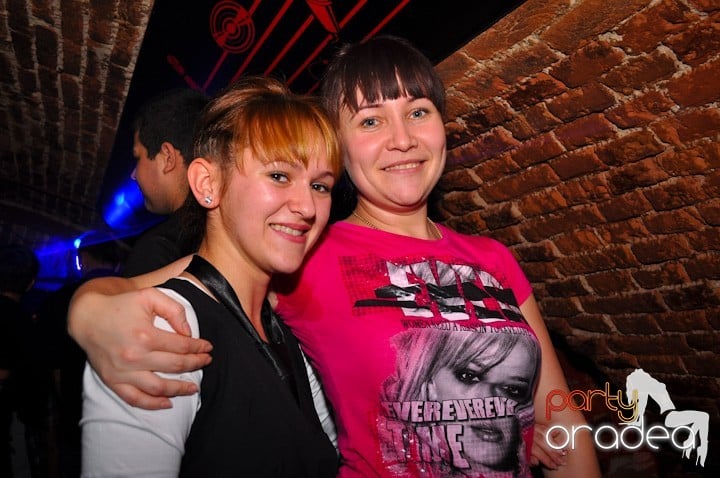 Miercuri seara în Club Escape,