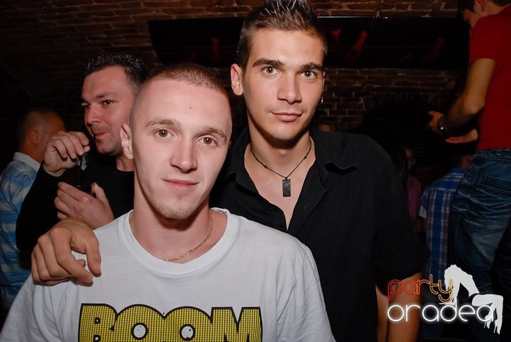 Miercuri seara în Club Escape, 