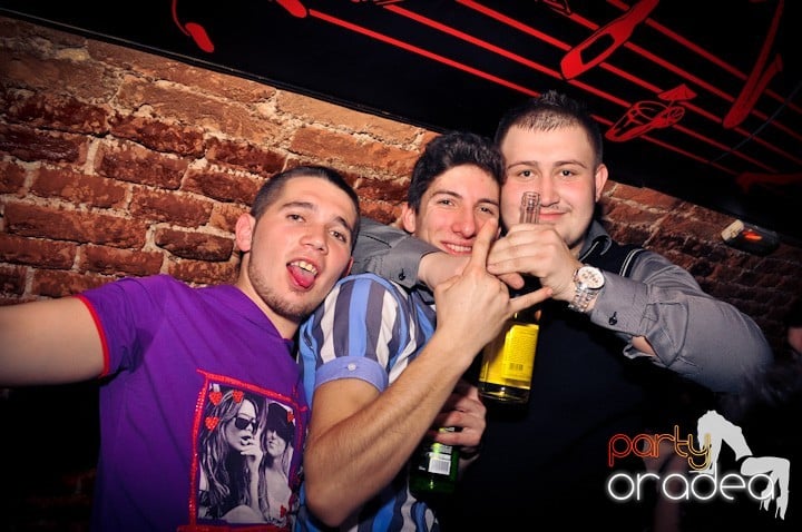 Miercuri seara în Club Escape,