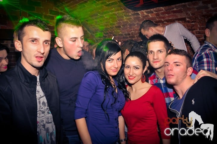 Miercuri seara în Club Escape,