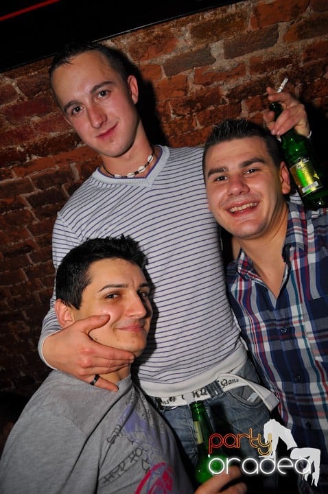 Miercuri seara în Club Escape,