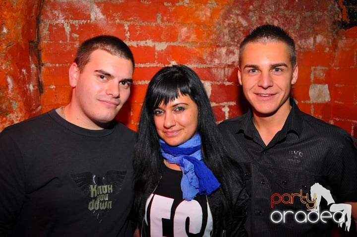Miercuri seara în Club Escape,