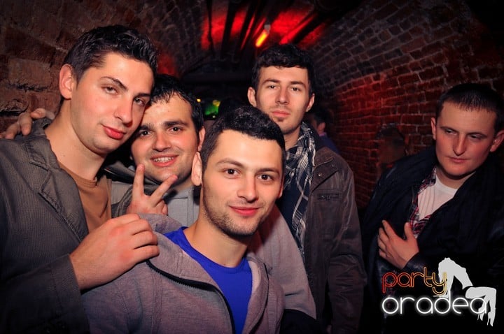 Miercuri seara în Club Escape,