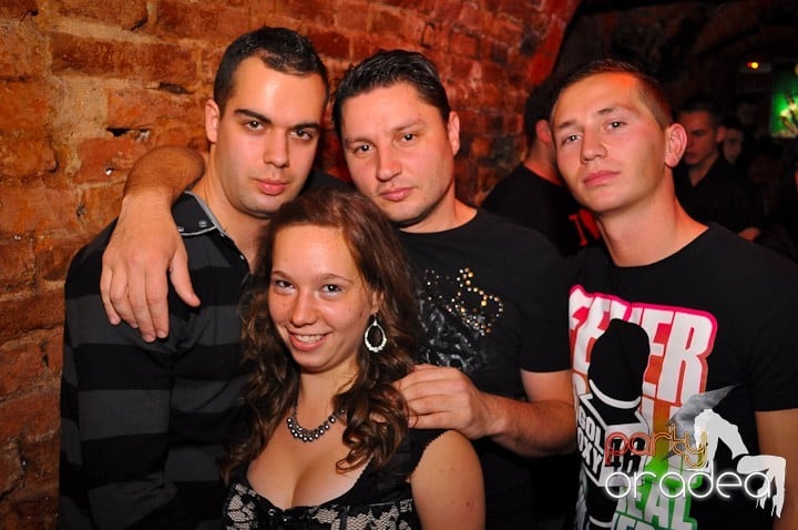 Miercuri seara în Club Escape, 