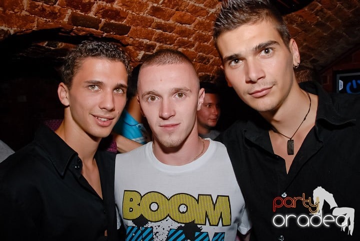 Miercuri seara în Club Escape, 