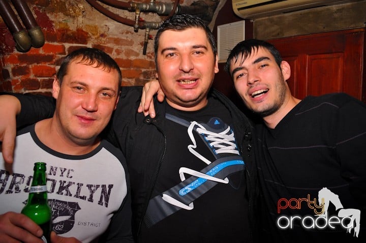 Miercuri seara în Club Escape,