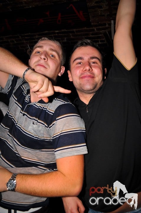 Miercuri seara în Club Escape, 