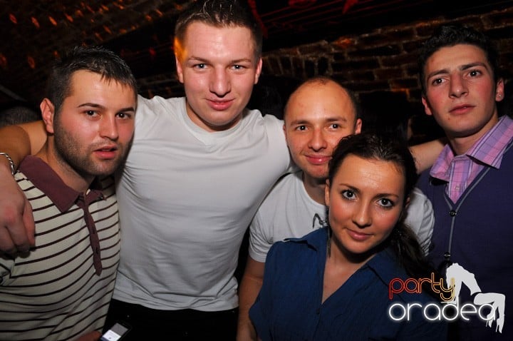Miercuri seara în Club Escape,