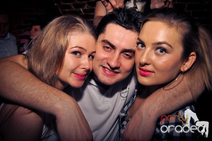 Miercuri seara în Club Escape,