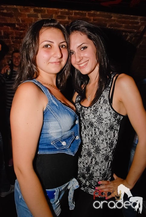 Miercuri seara în Club Escape, 