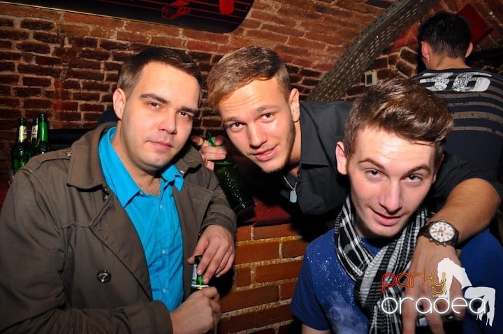 Miercuri seara în Club Escape,