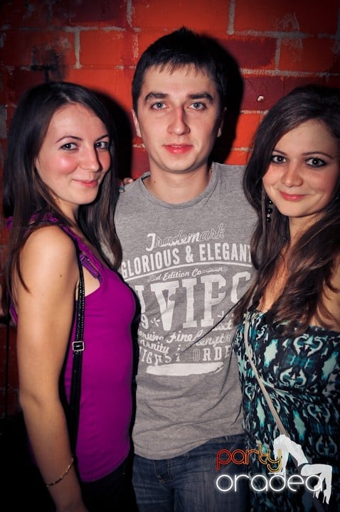 Miercuri seara în Club Escape,